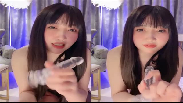 丝袜御姐肥臀巨乳淫声浪语，撩骚互动假阳具挑逗无毛骚逼